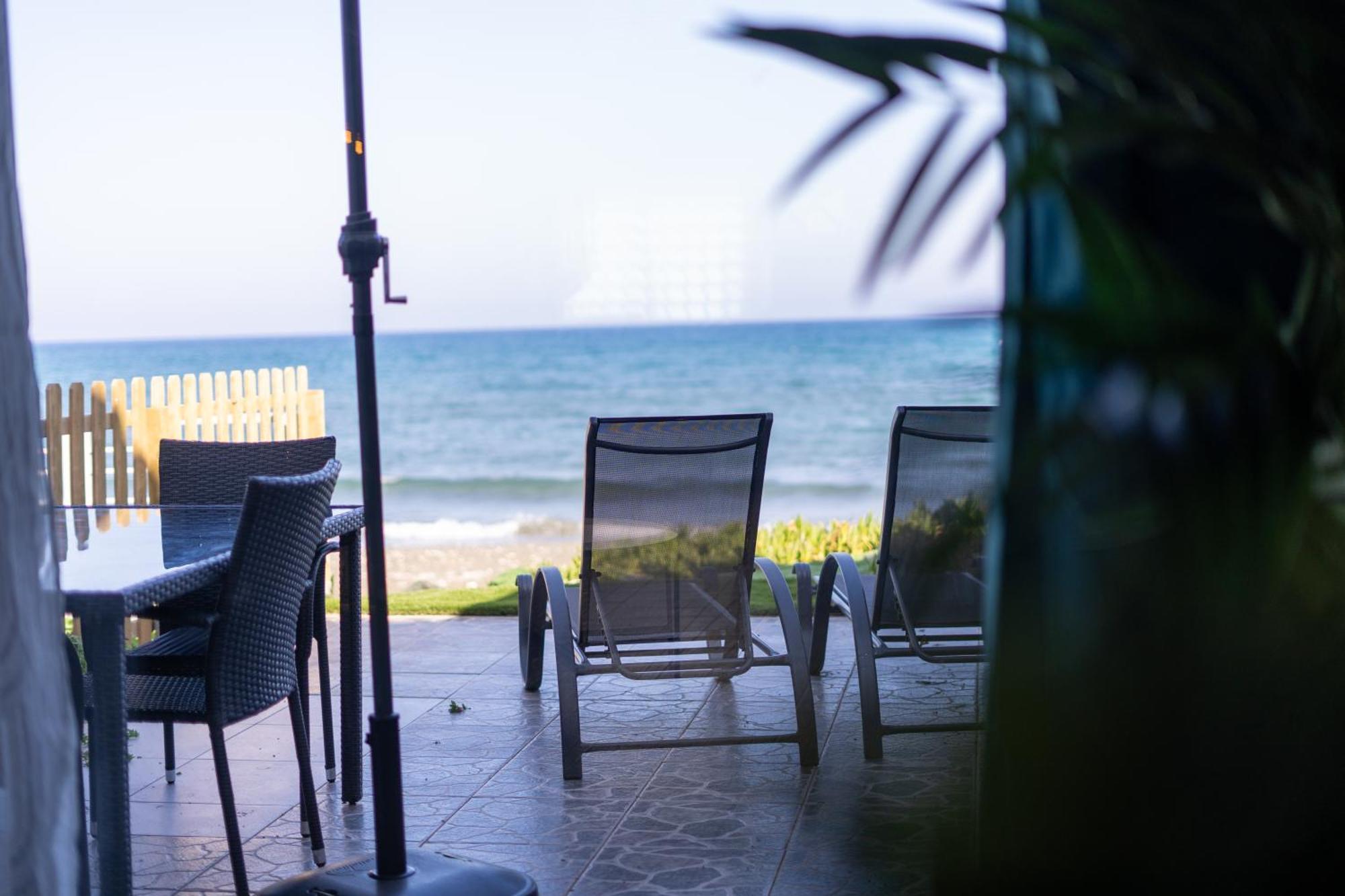 Beach House At Seafront Villa Meneou Eksteriør bilde