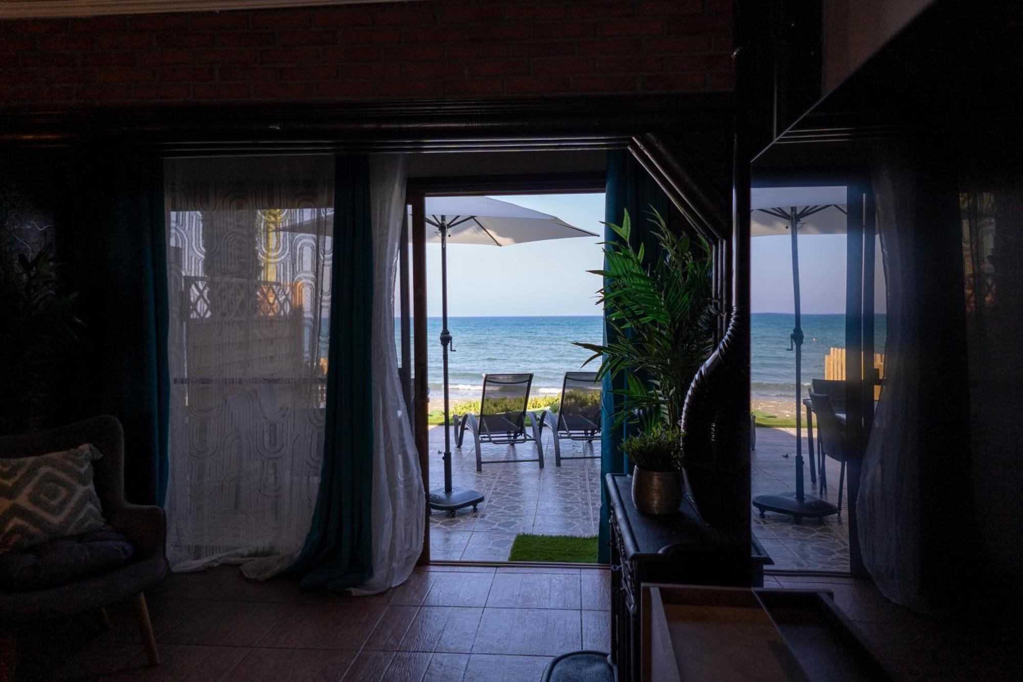 Beach House At Seafront Villa Meneou Eksteriør bilde