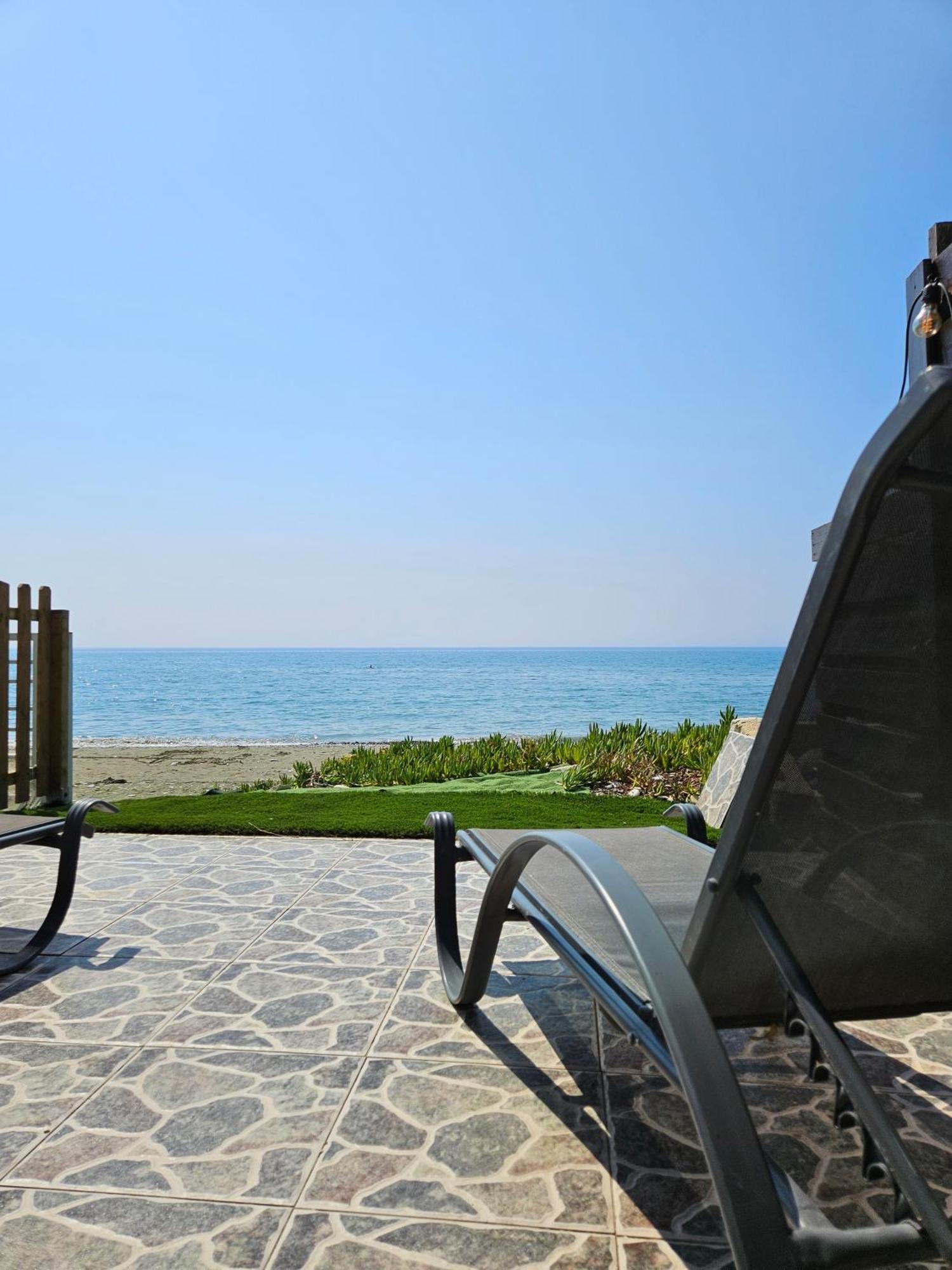 Beach House At Seafront Villa Meneou Eksteriør bilde