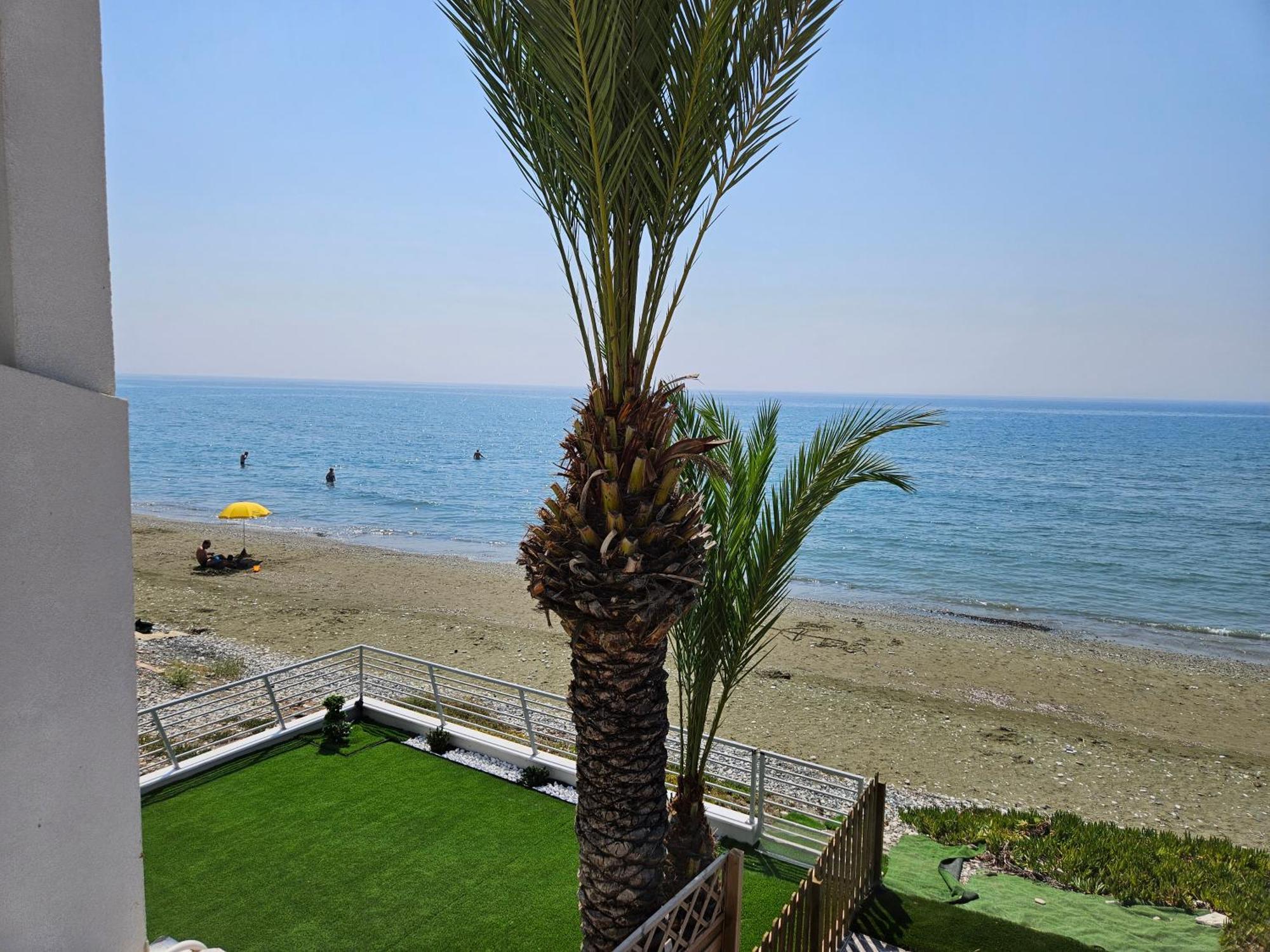 Beach House At Seafront Villa Meneou Eksteriør bilde