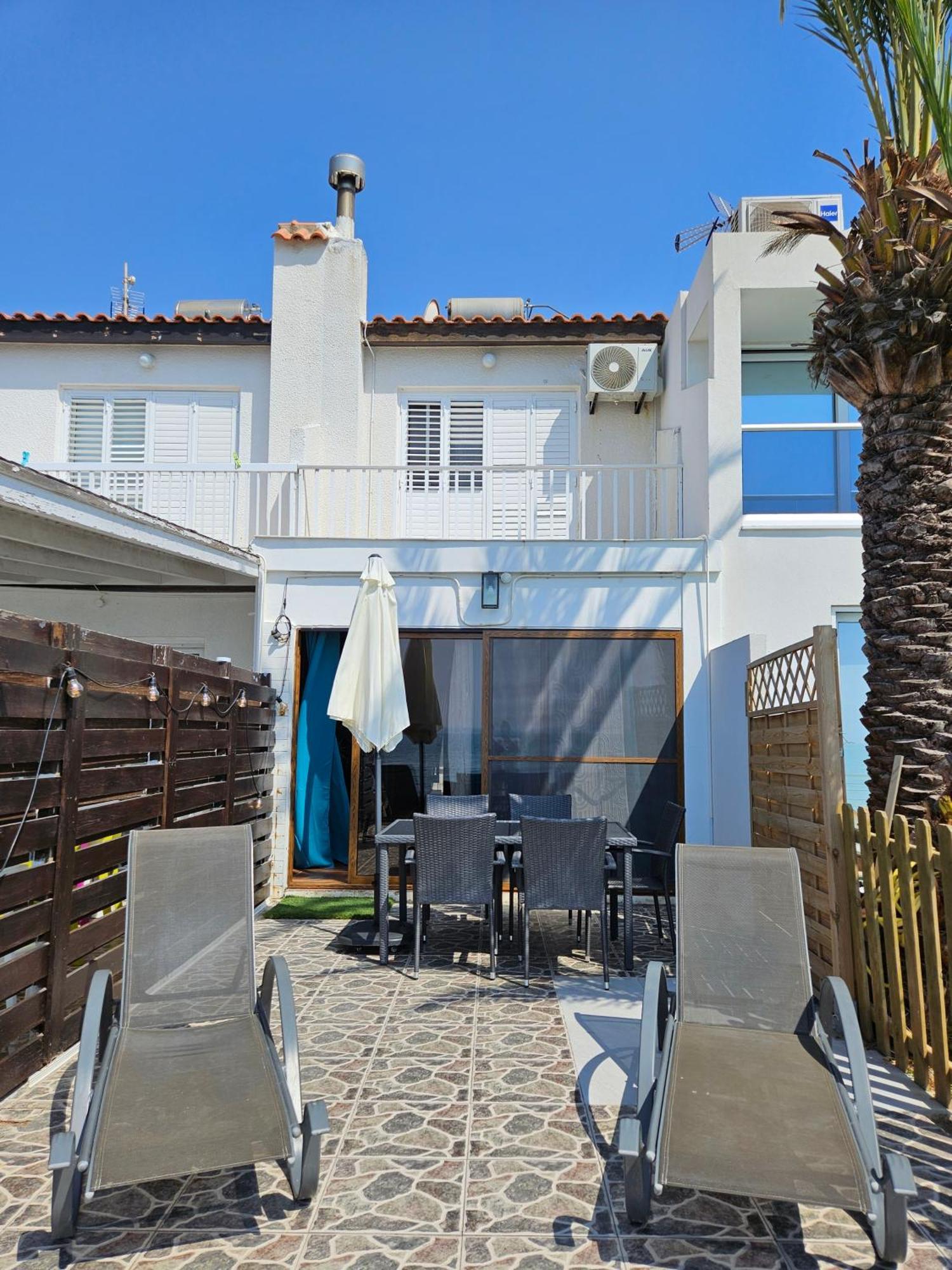 Beach House At Seafront Villa Meneou Eksteriør bilde