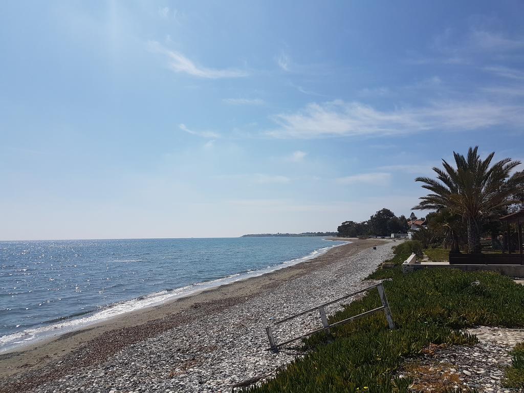 Beach House At Seafront Villa Meneou Eksteriør bilde